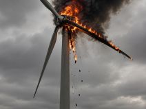 Incendio de cuatro aerogeneradores en Navarra